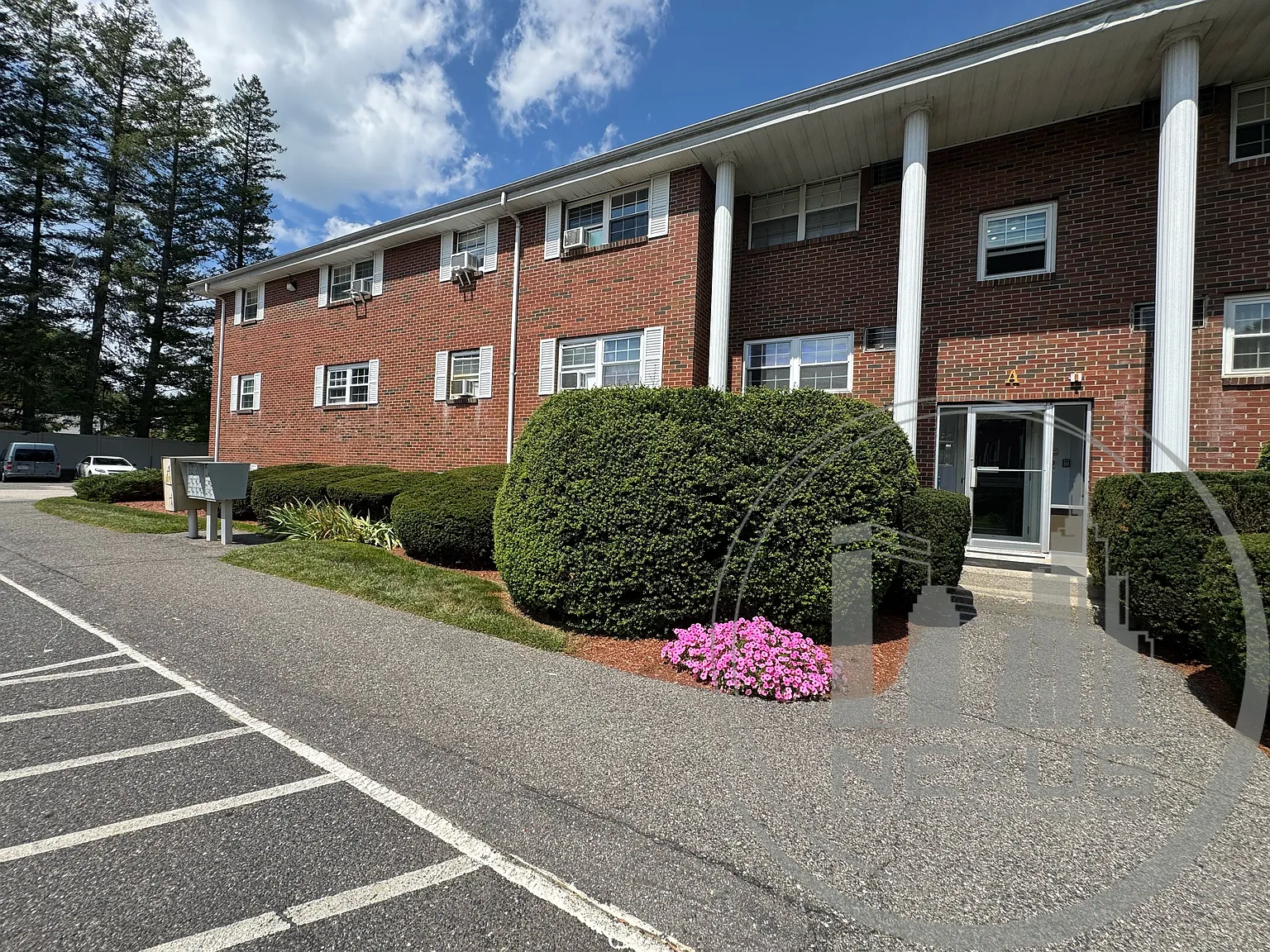 2 bed, 887 sqft, $2,500 — Photo 2