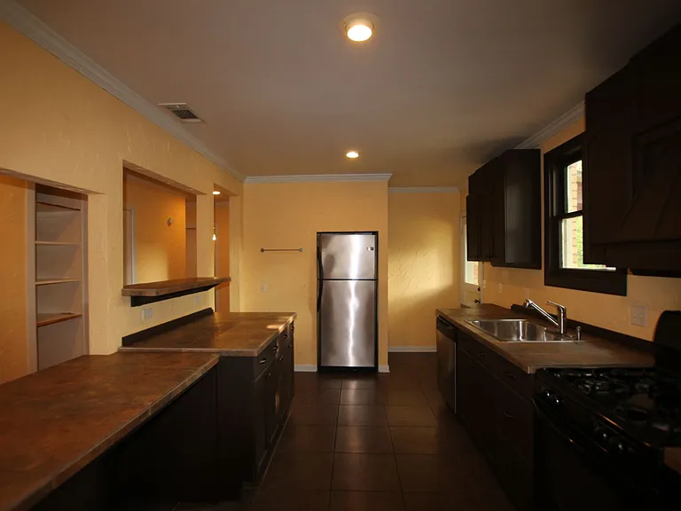 518 W Rusk St — Photo 8