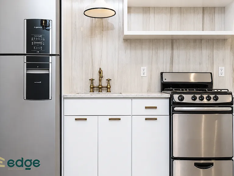 291 Stockholm St #3R — Photo 2