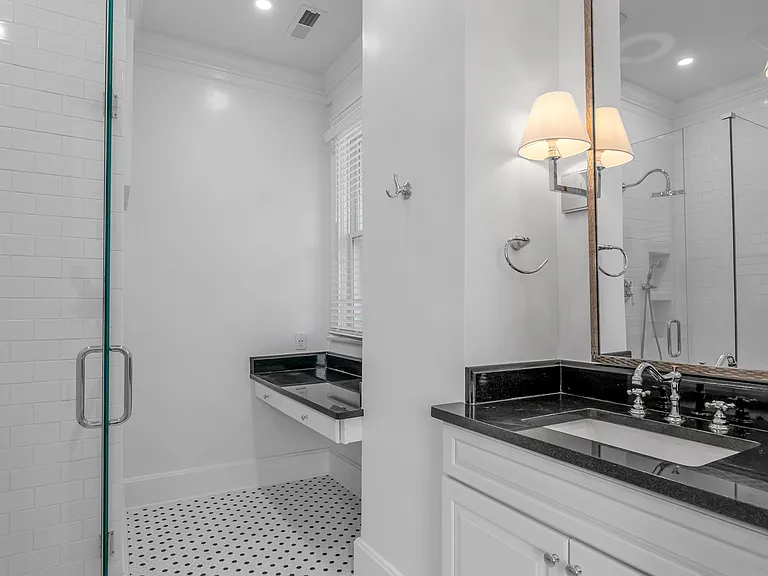 1211 Richmond Rd — Photo 4