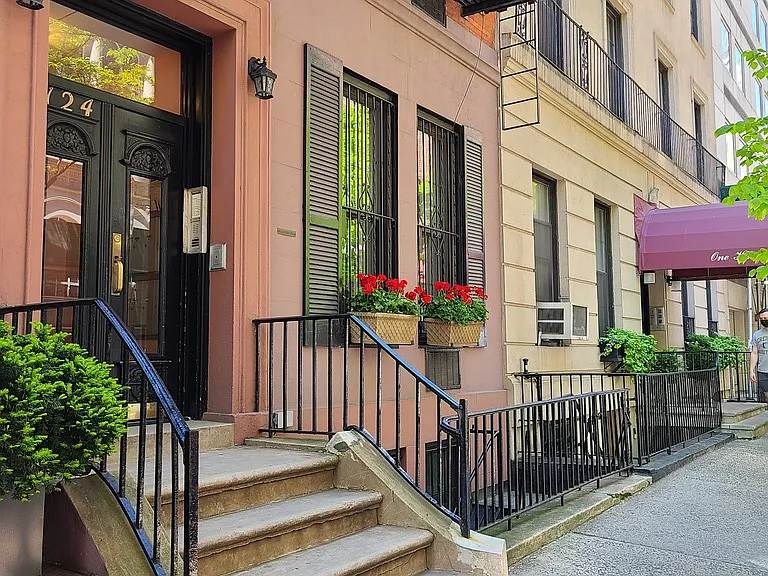 124 E 85th St #5R — Photo 1