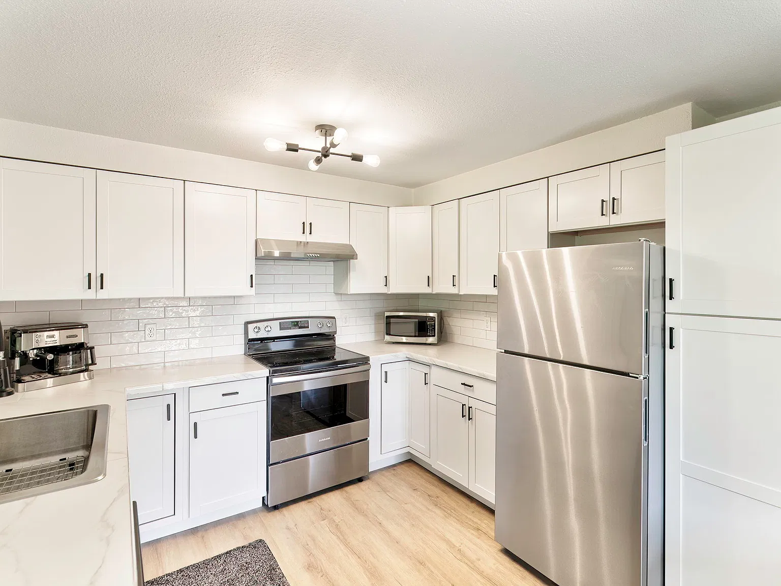 2 bed, 1000 sqft, $2,245 — Photo 3