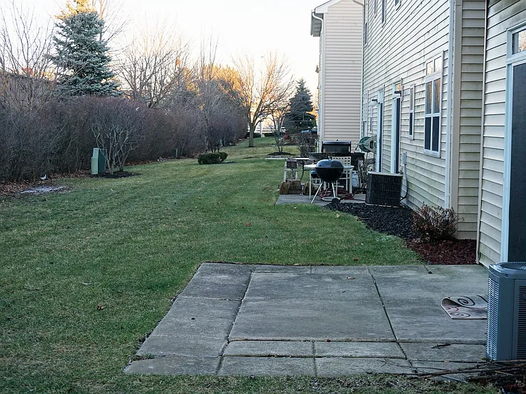 7211 Bradley Dr — Photo 2