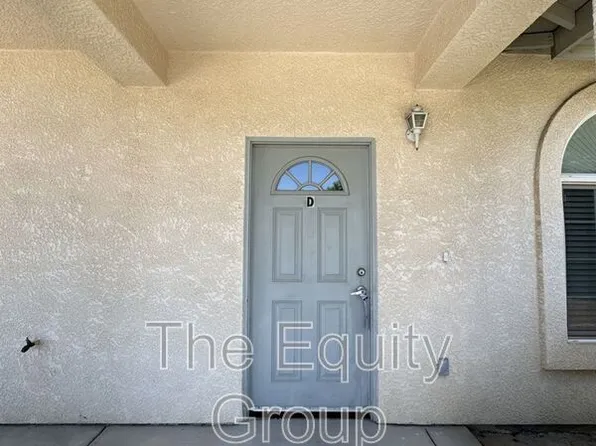 1323 S Crowe St APT D, Visalia, CA 93277