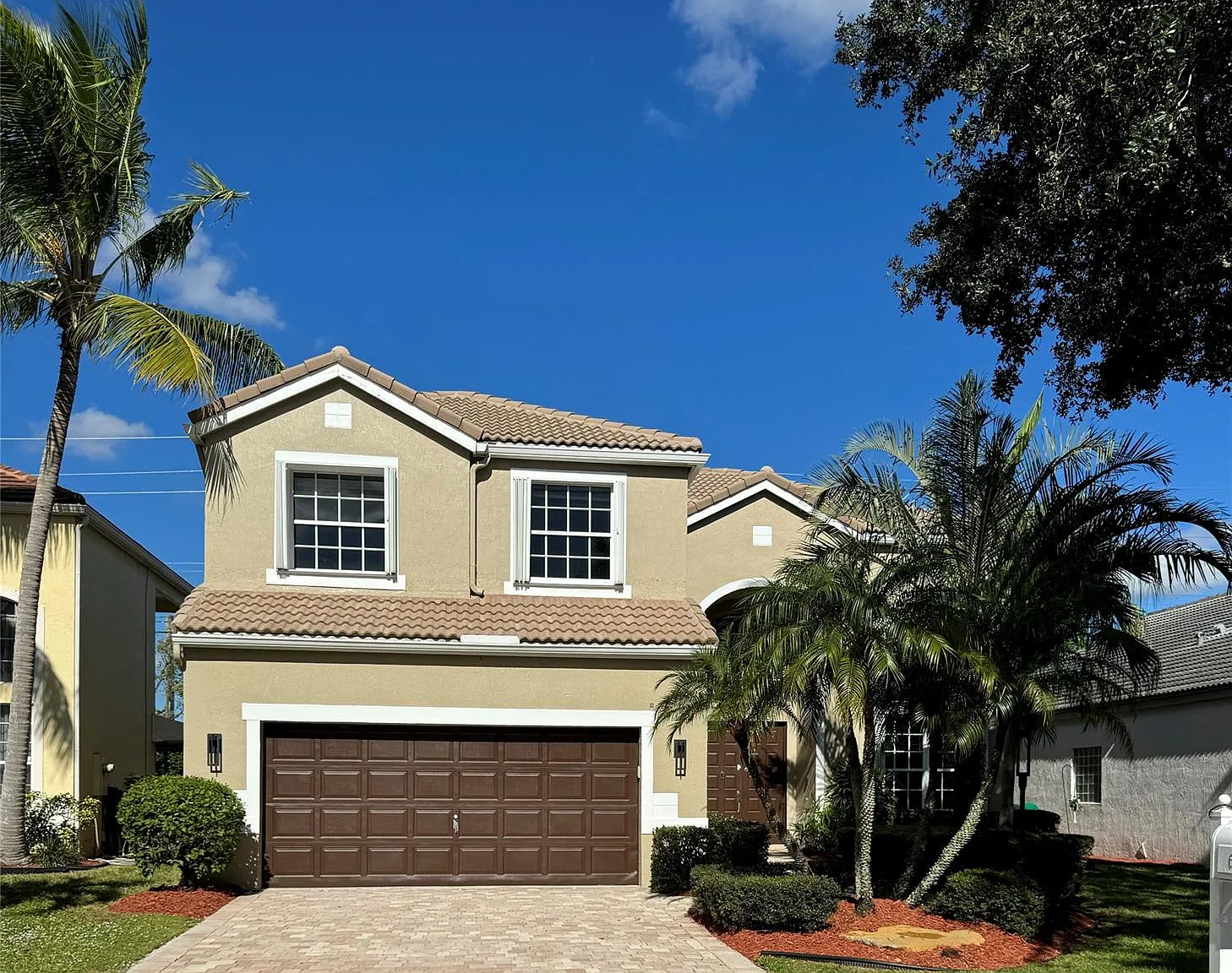 4 bed, 2.5 bath, $5,250 — Photo 2
