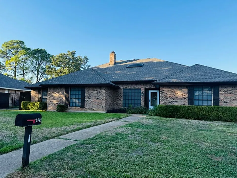 2422 Axminster Dr