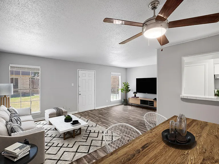 Alameda Apartments — Photo 10