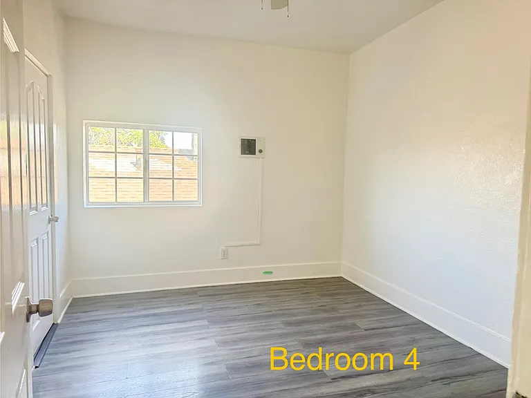 206 1/2 W 52nd Pl #206-1/2 — Photo 8