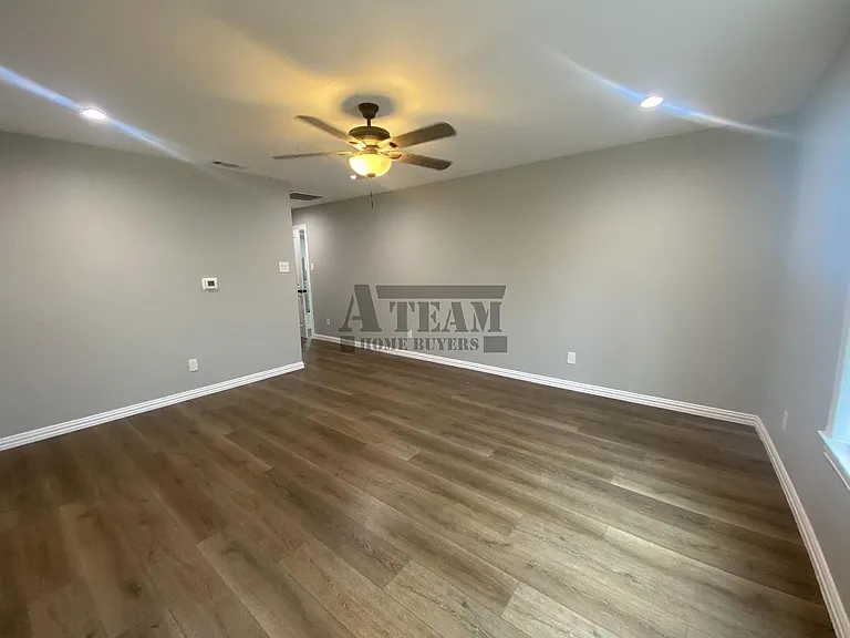 113 W Mount Vernon St — Photo 6