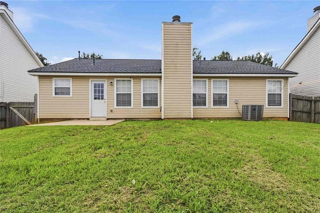 3 bed, 2.0 bath, 1466 sqft, $1,900 — Photo 3