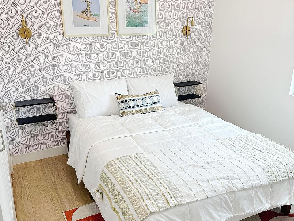 bedroom 2 with Queen size bed.