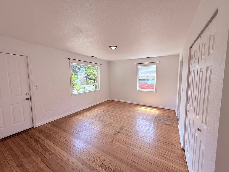 9823 31st Ave SW — Photo 12