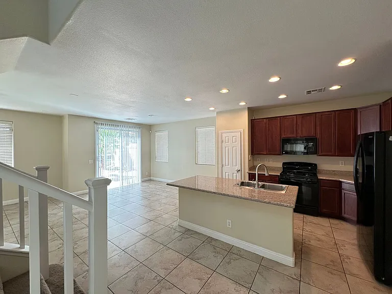 197 Spring Hollow Dr — Photo 6