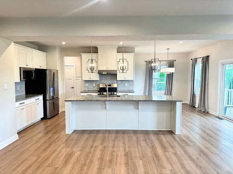 232 Regency Dr — Photo 4