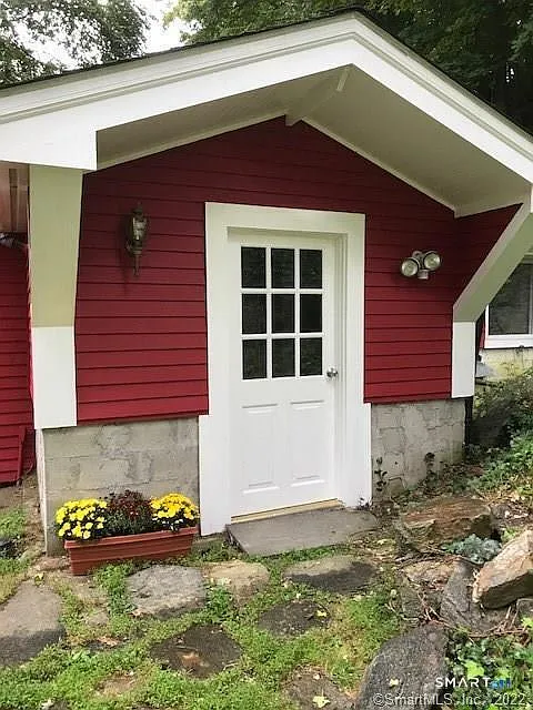 111 Redding Rd — Photo 2