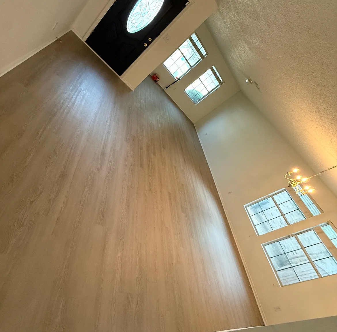 4 bed, 2.5 bath, 2763 sqft, $2,400 — Photo 4
