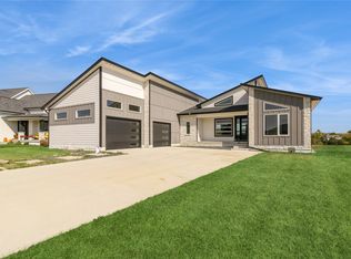16210 Walnut Meadows Ct, Urbandale, IA 50323