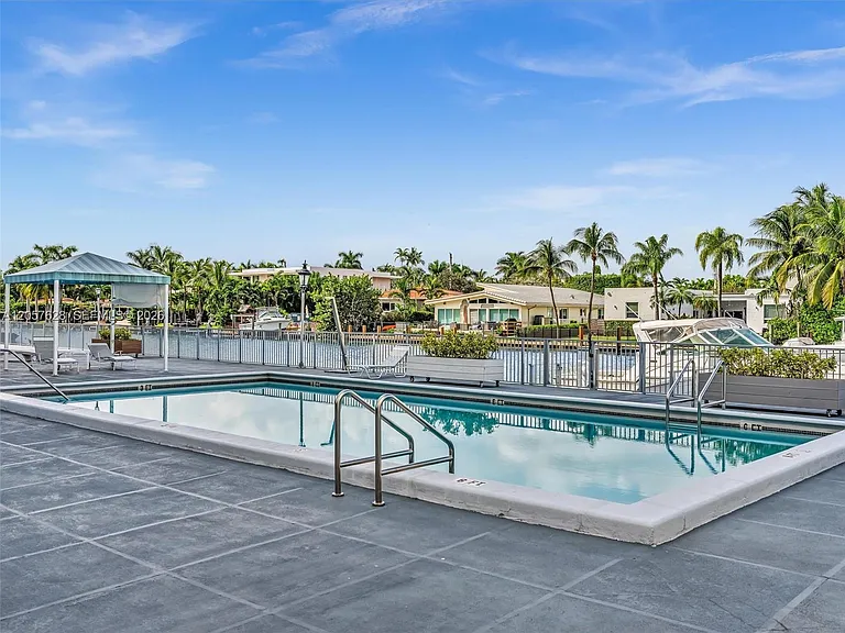 10000 W Bay Harbor Dr #201 — Photo 30