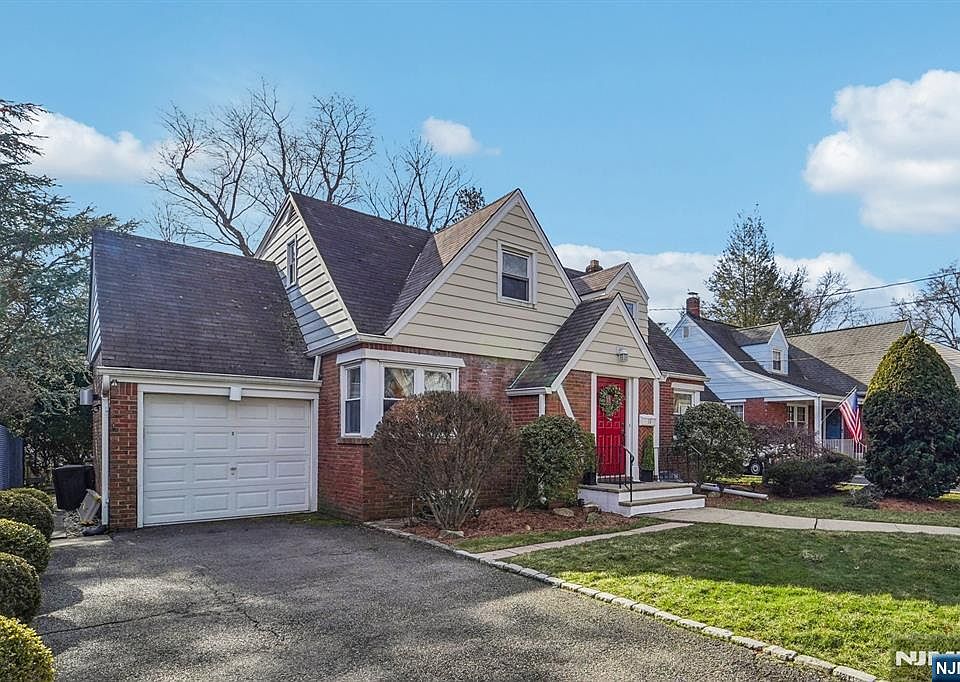 1st image of 15 Dunn Pl