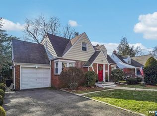 15 Dunn Pl, Dumont, NJ 07628