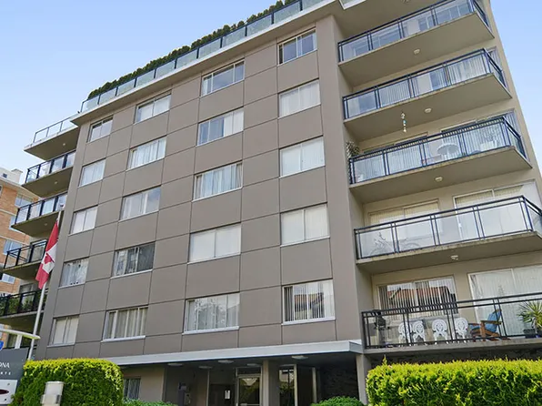 1370 Clyde Ave #305, West Vancouver, BC V7T 1E7