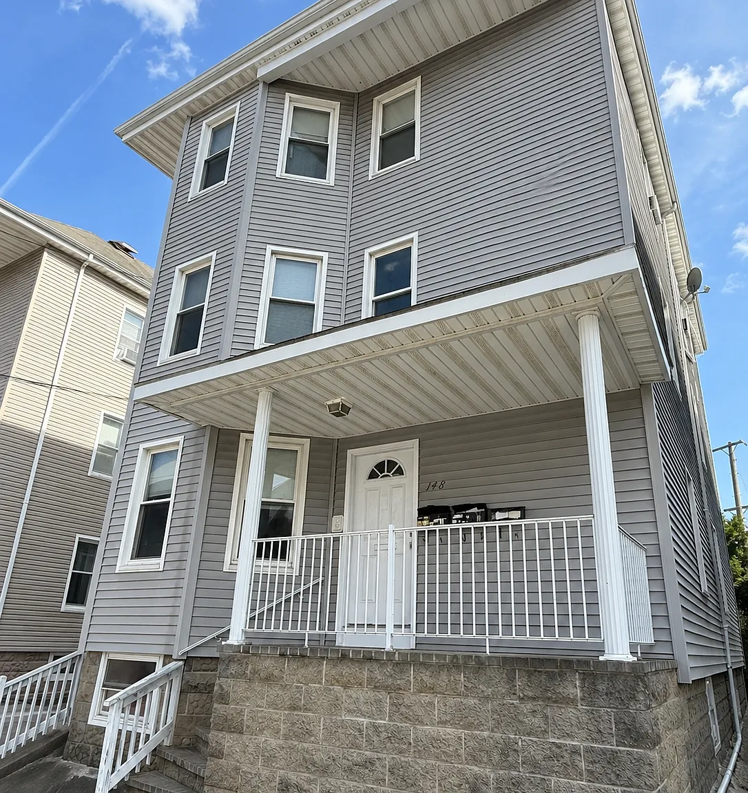 3 bed, 1000 sqft, $2,000 — Photo 1