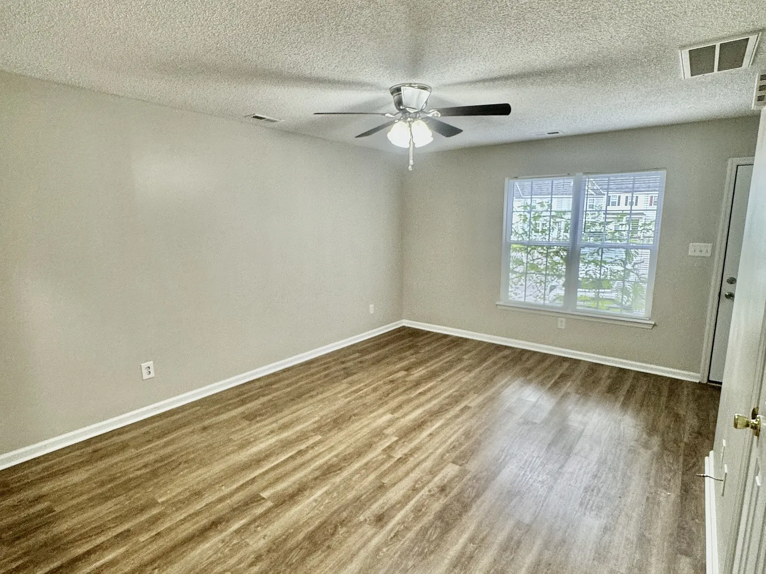 319 Bracken Place - 1 — Photo 3