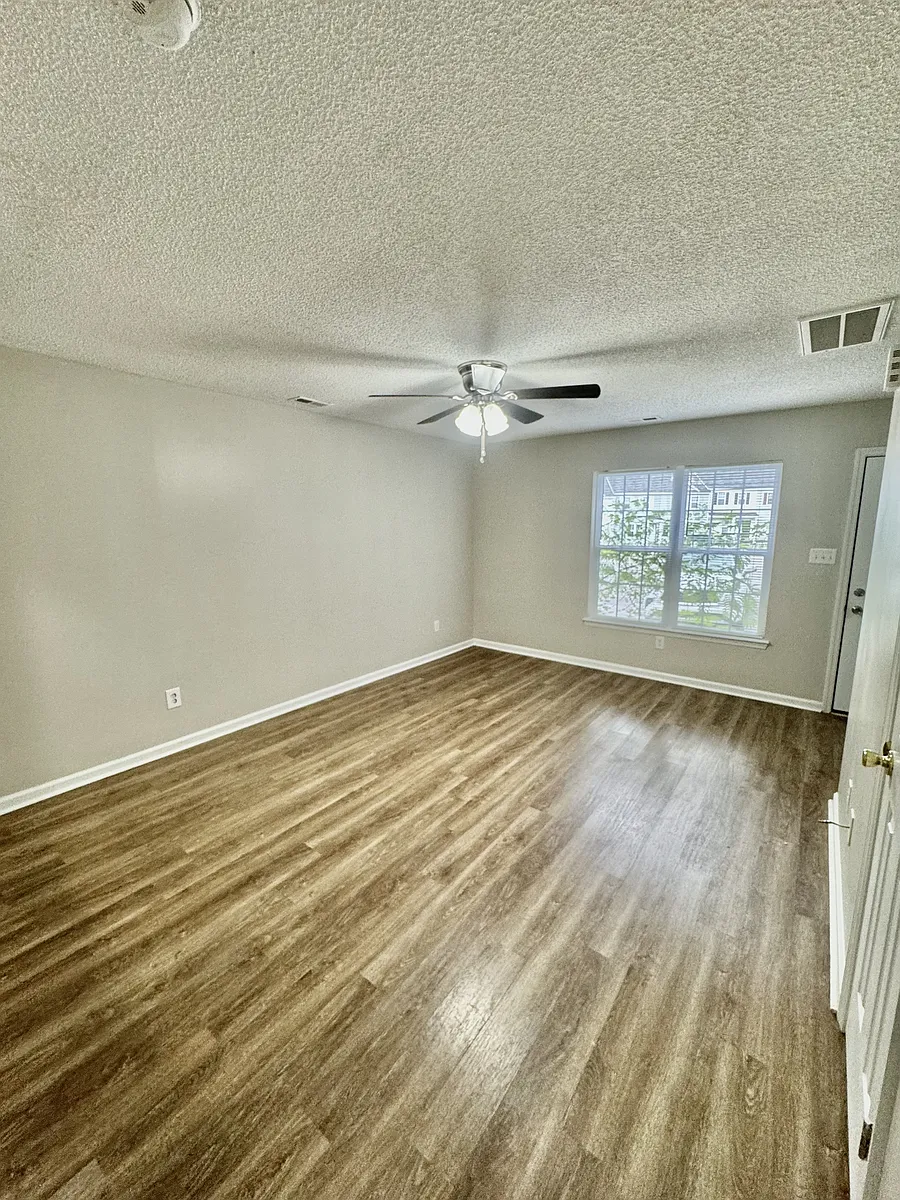 Building Photo - 319 Bracken Pl #1