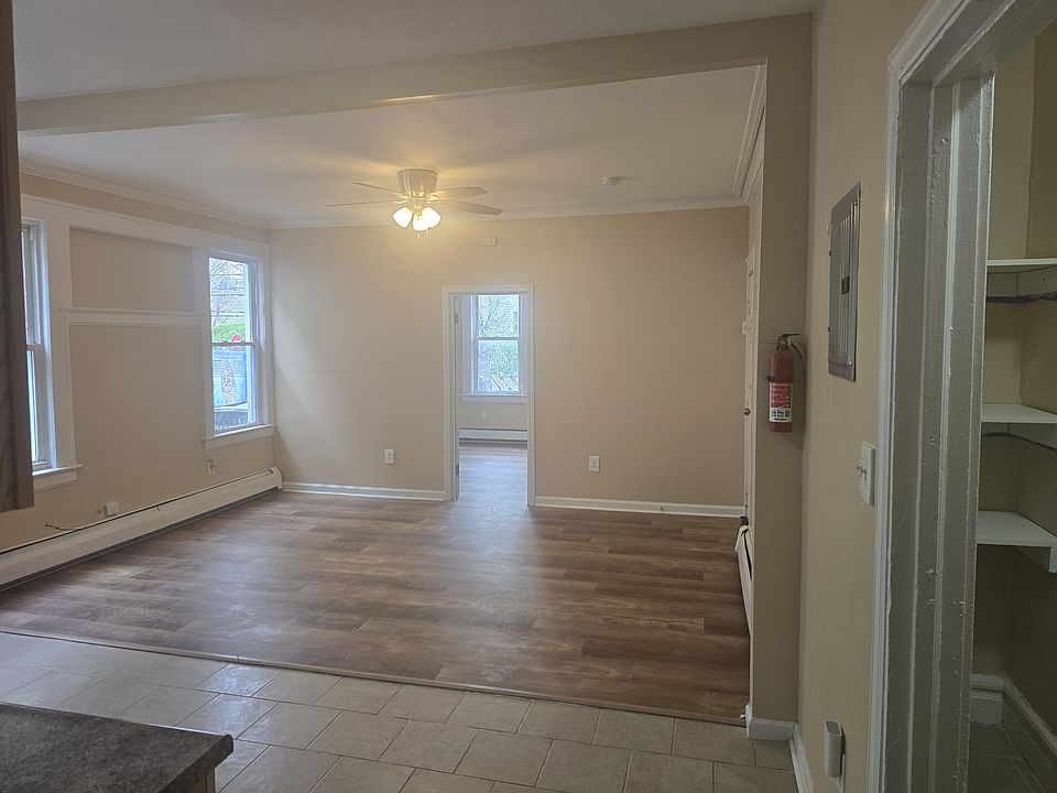 Open concept Livingroom / Kitchen