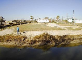 227 W Sagebrush St, Rockport, TX 78382