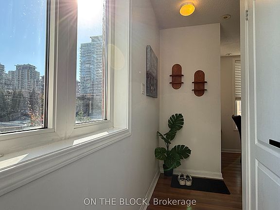 4th image of 28 Douro St Unit 223