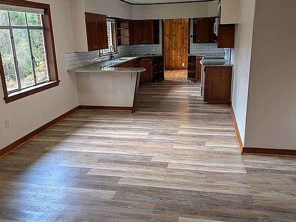 4th image of 207 Alpine St