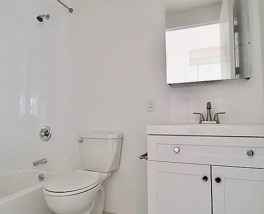 2nd image of 427 Knickerbocker Ave #1A