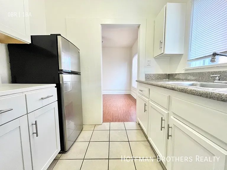 1735 N Gramercy Pl #211 — Photo 4