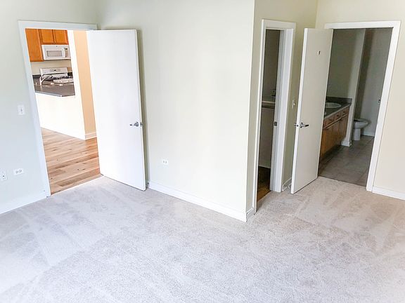 5th image of 1155 W Madison St APT 211