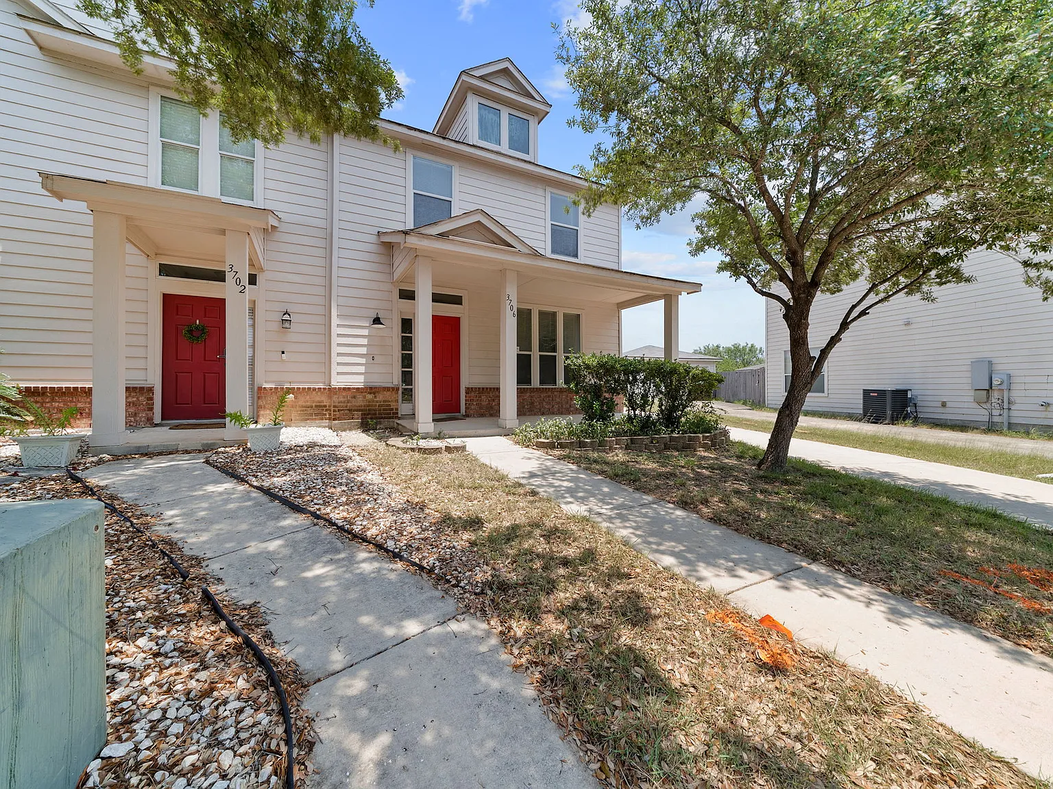 3 bed, 2.5 bath, 1584 sqft, $1,650 — Photo 3