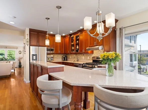 9 Whaler Ln Unit 9, Quincy, MA 02171