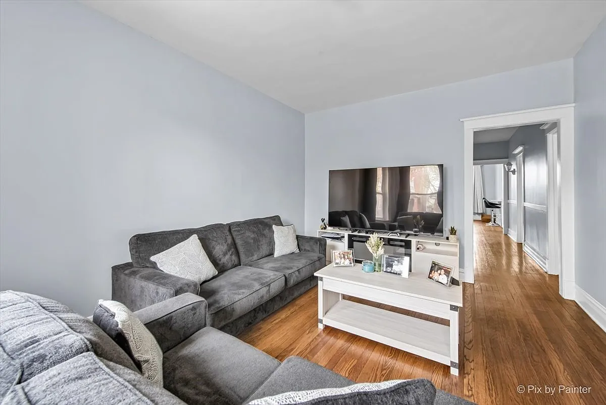 2 bed, 900 sqft, $1,800 — Photo 2