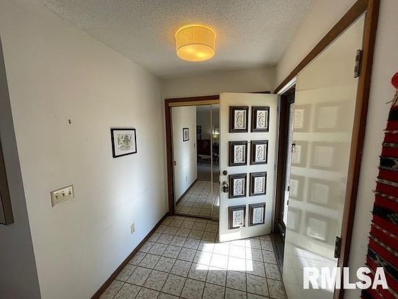 3rd image of 502 E James Dr