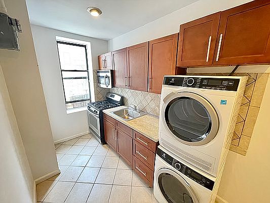 3rd image of 611 W 141st St #22