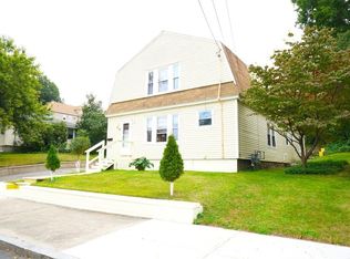 52 W Kenneth St, Lawrence, MA 01843