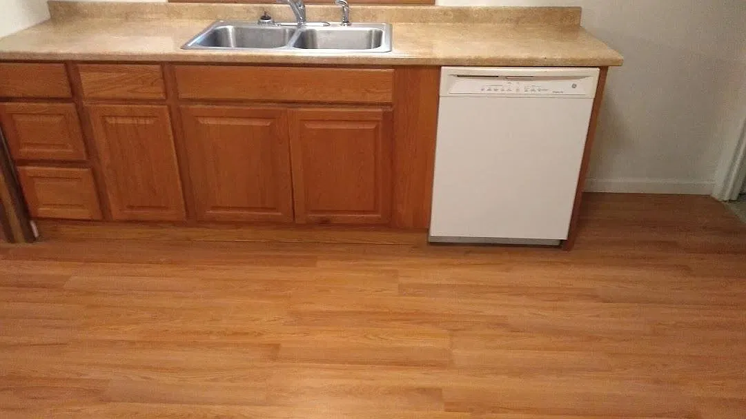 3 bed, 1600 sqft, $975 — Photo 2