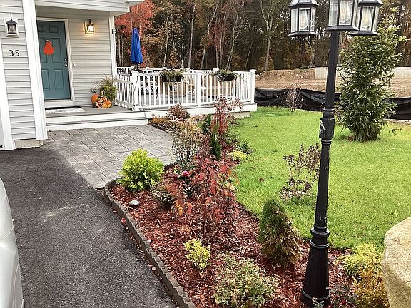 4th image of 35 Vespia Ln