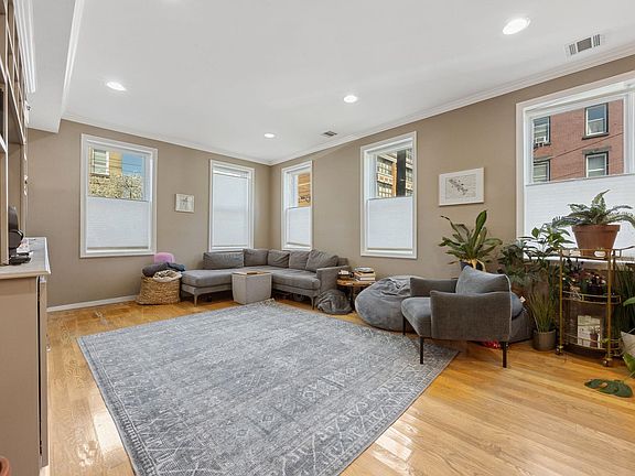 3rd image of 122 Coles St #1