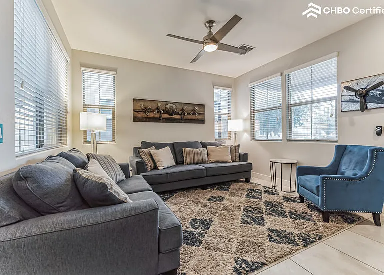 3713 E Robert St — Photo 3