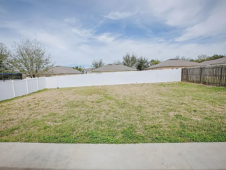 2139 Sandridge Cir — Photo 24