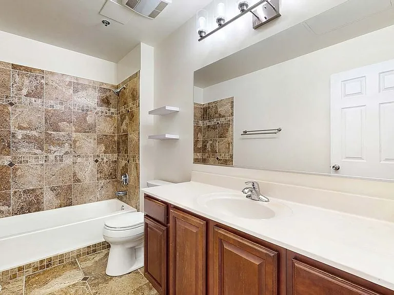 1550 S Blue Island Ave #1118 — Photo 12
