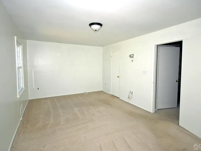 48 Astor Ct — Photo 16