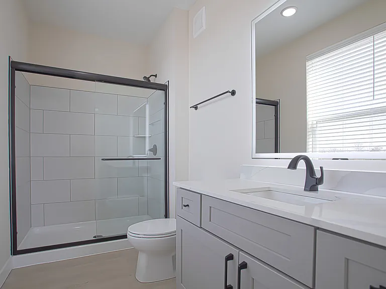 Relay 129 Apartments & Townhomes — Photo 61