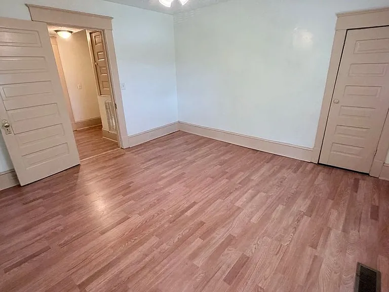 453 W Haywood St #A — Photo 10